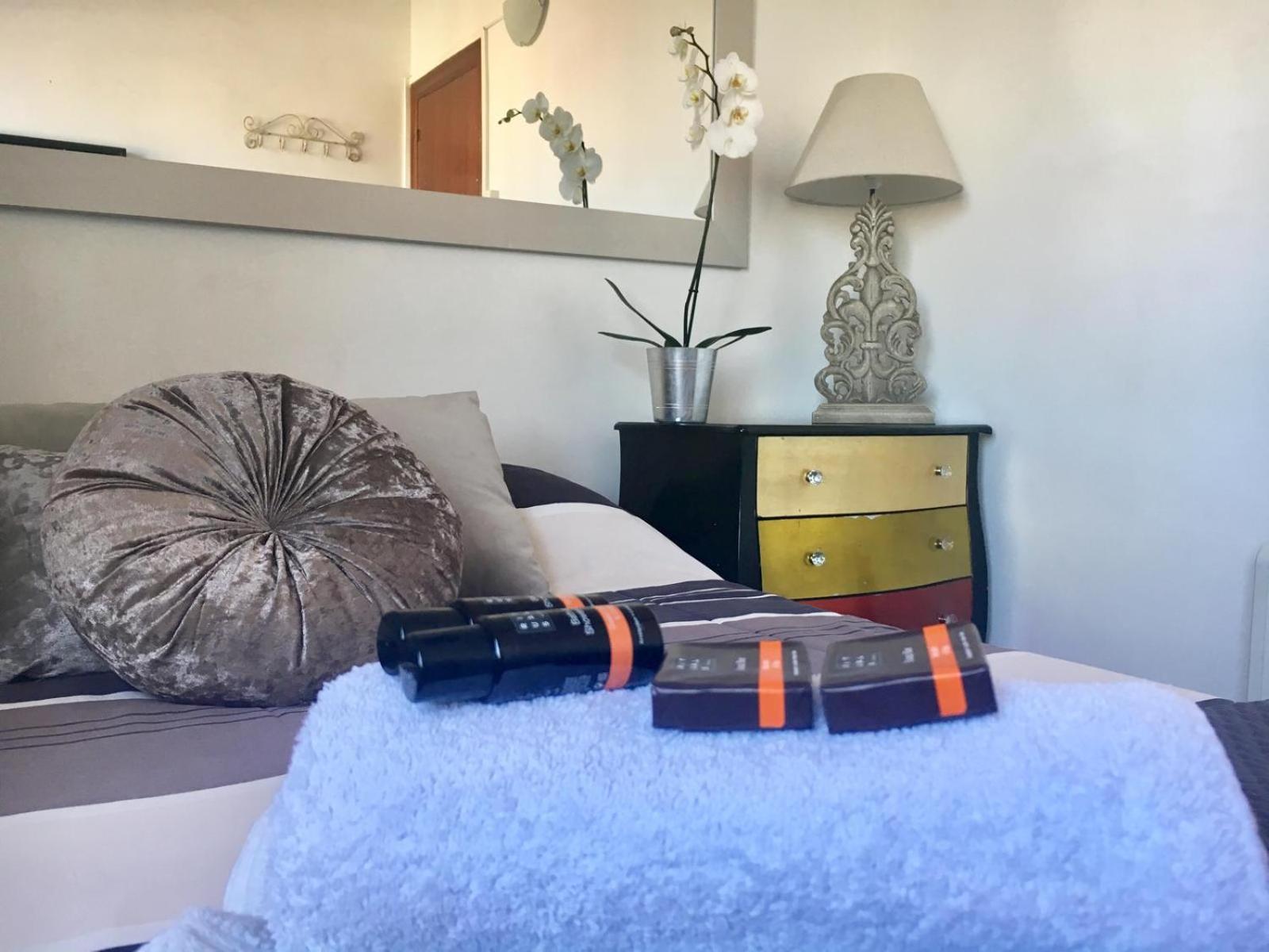 Private Rooms In City Center Барселона Екстериор снимка
