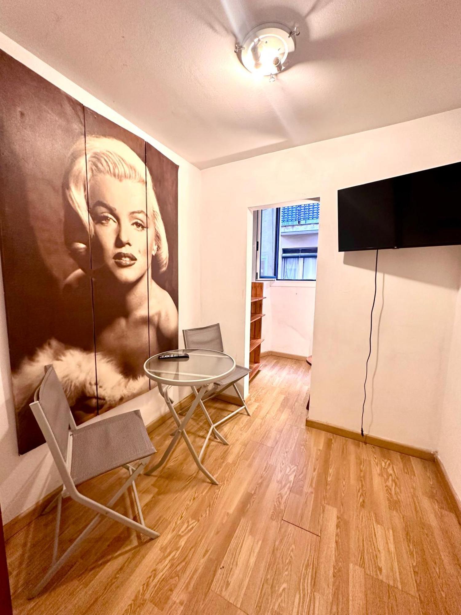 Private Rooms In City Center Барселона Екстериор снимка