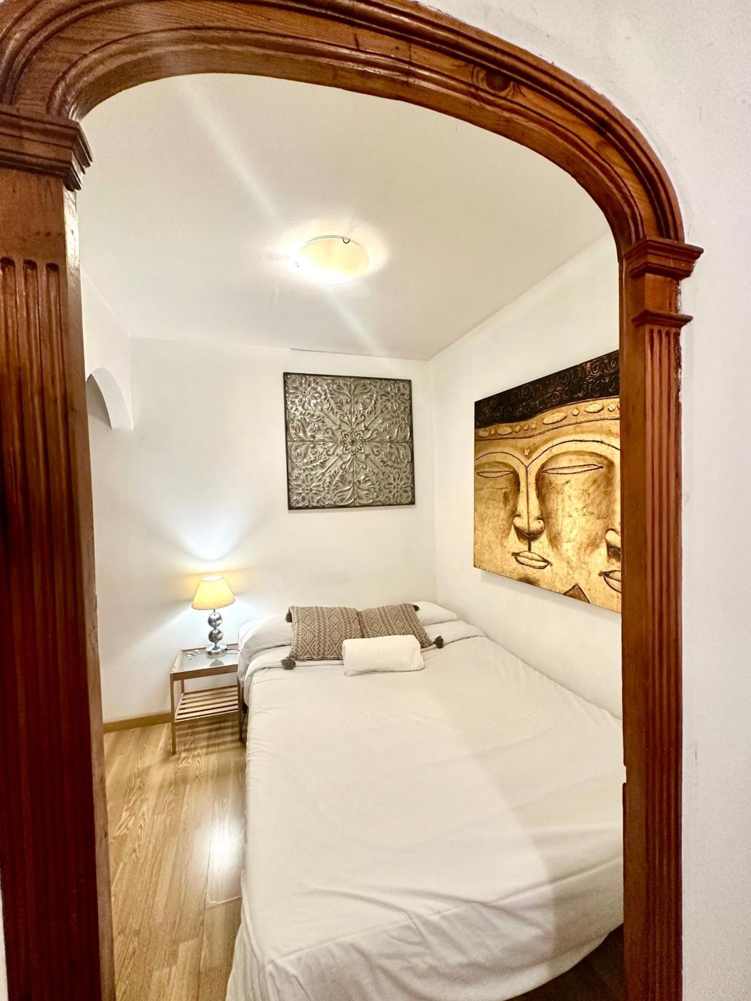 Private Rooms In City Center Барселона Екстериор снимка